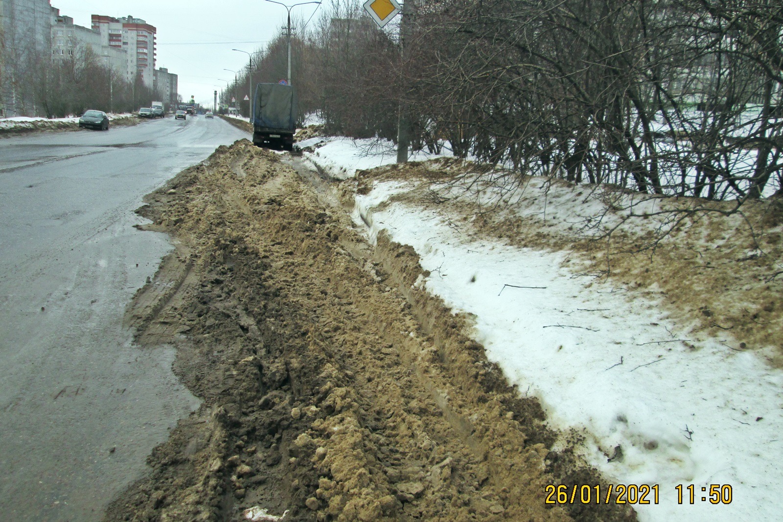 0538 Проезжая часть не очищена от снега, ул. Н. Дуброва 24.jpg