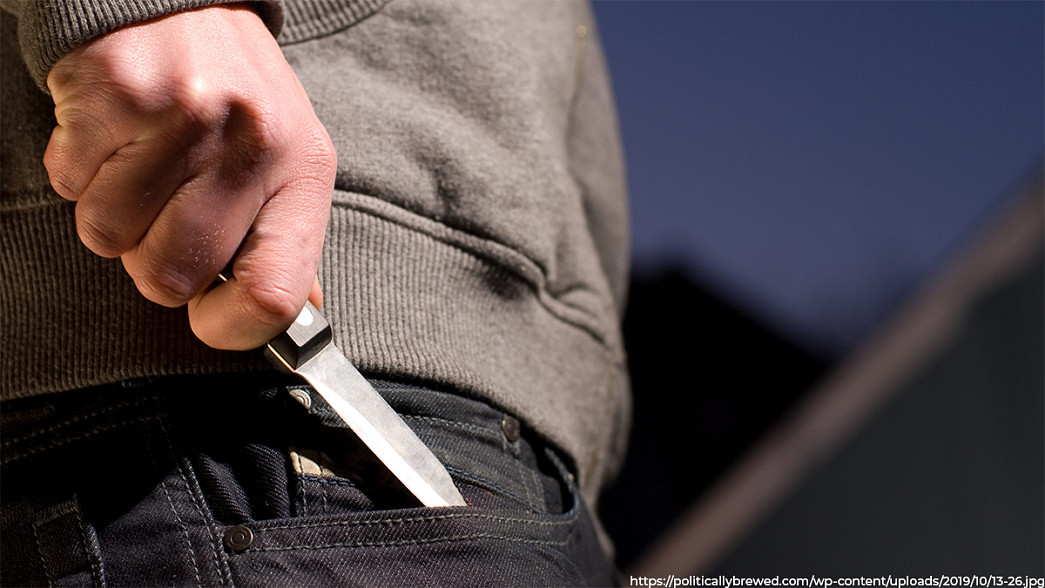 Владимирская полиция задержала мужчину, который напал на прохожего с ножом во дворе дома