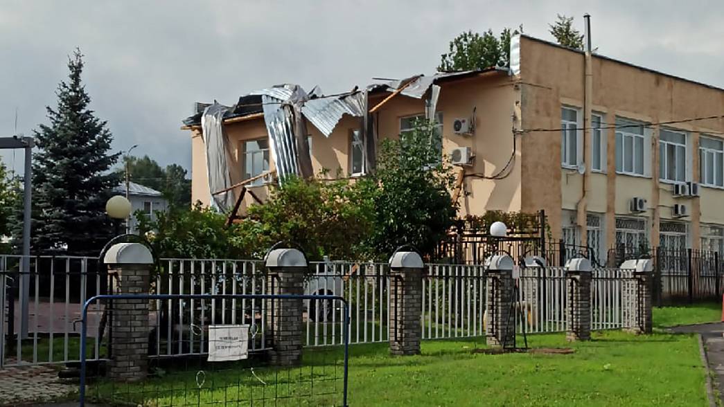 В Гороховце во время урагана снесло крышу со здания Пенсионного фонда