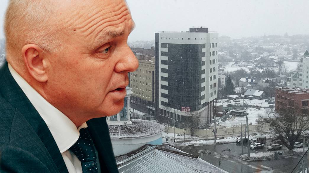 Сити-менеджер города Владимира Андрей Шохин предложил подвести итоги 2020 года в «Доме-утюге», который должны будут ввести в эксплуатацию