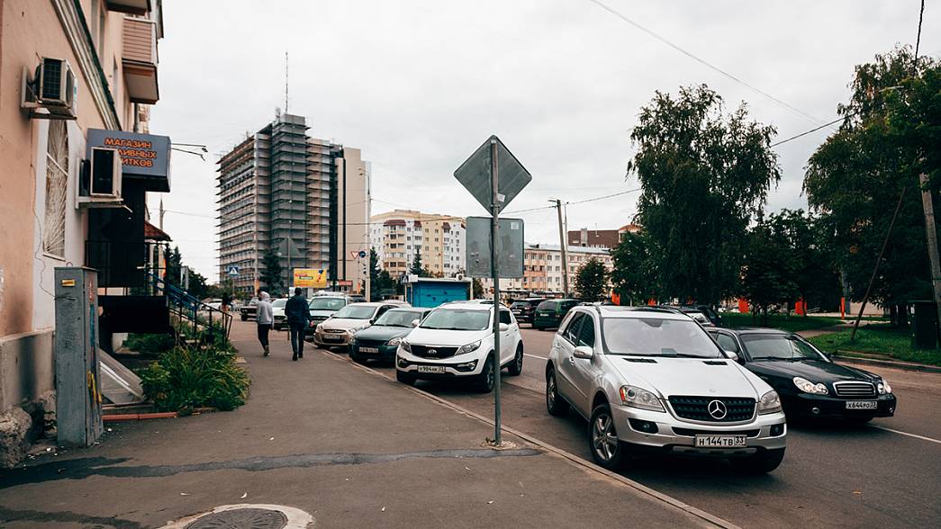 Мэрия Владимира запретила парковку в районе Садовой площади