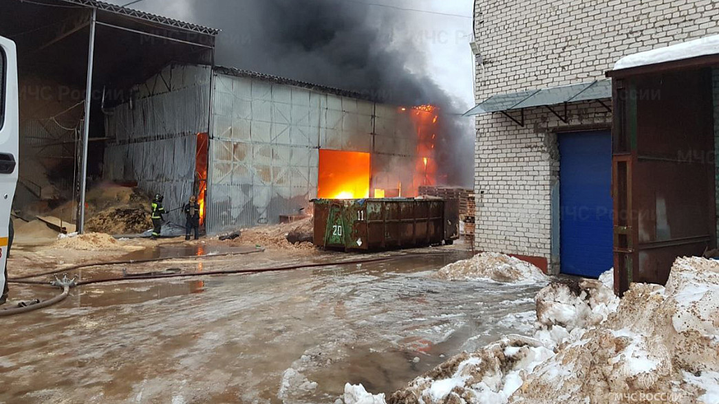 В городе Александрове пожарные потушили возгорание на производстве топливных гранул