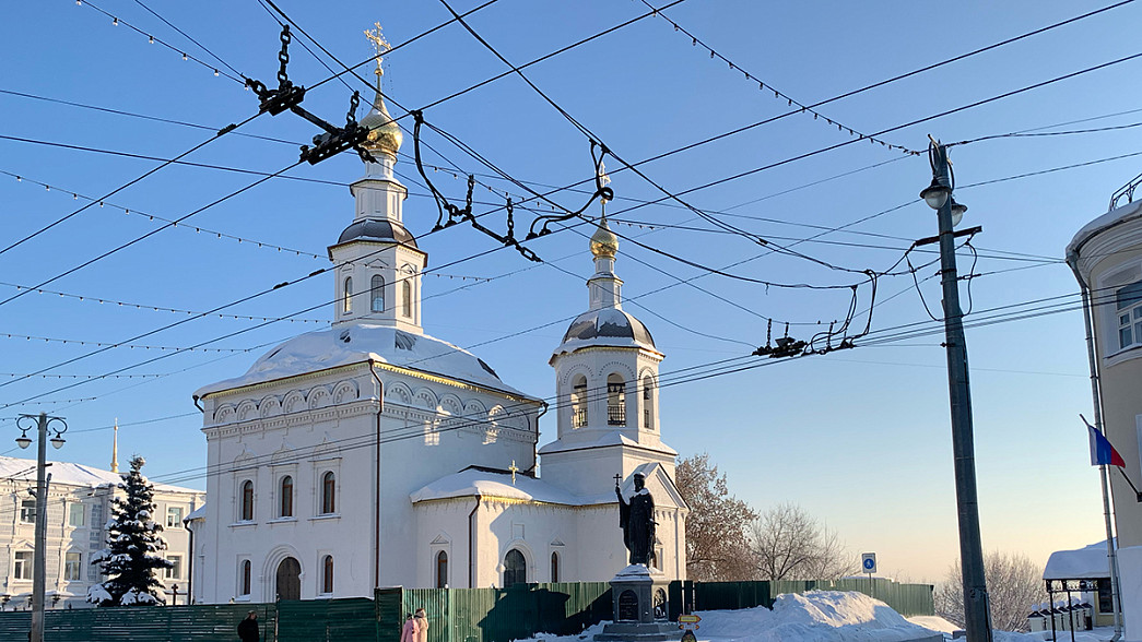 Строящаяся церковь, которую несколько лет не могут открыть в центре Владимира, стала эпицентром уже второго ЧП за месяц 