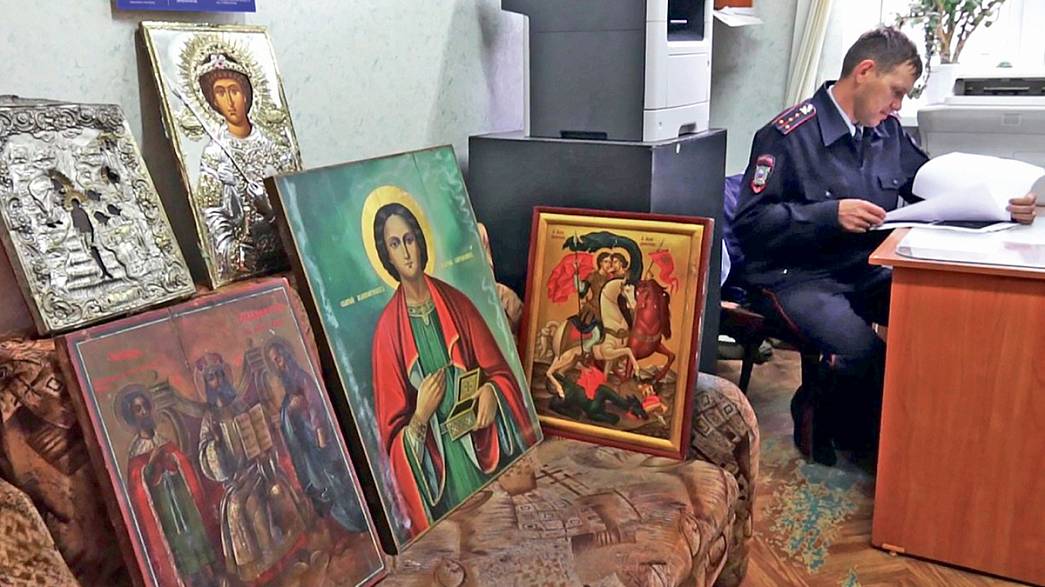 «Церковные воры» из Владимирской области выбросили ценные иконы на обочине федеральной трассы М-7