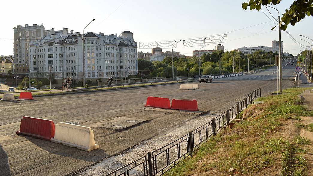 Октябрьский проспект города Владимира частично перекроют для проезда транспорта, чтобы положить финишный асфальт над отремонтированной еще в прошлом году теплотрассой