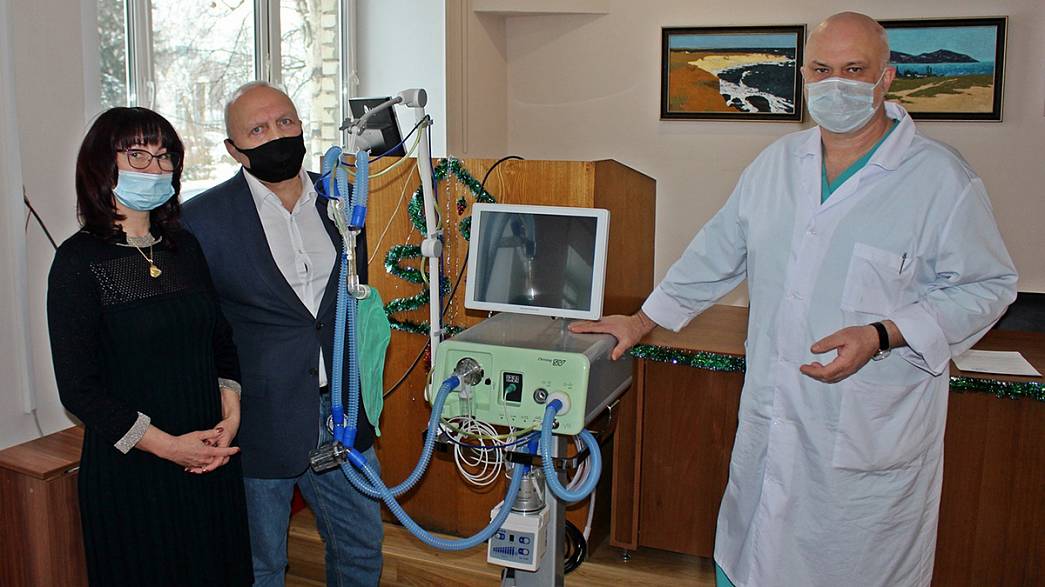 Владимирской Больнице скорой медицинской помощи «Красный крест» подарили на Новый год аппараты ИВЛ