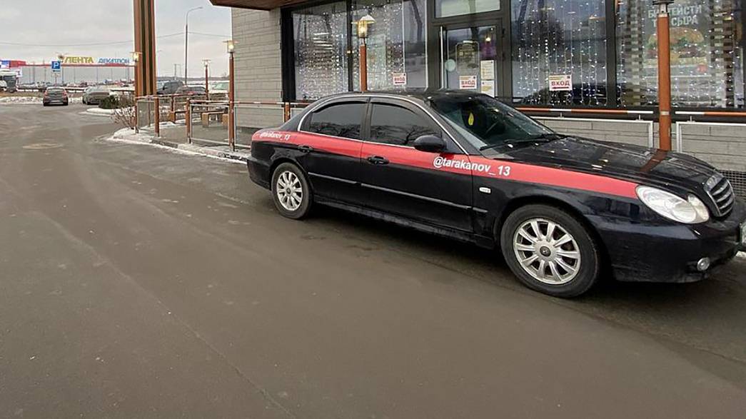Жителя города Владимира лишили водительских прав за рекламную наклейку на своем автомобиле