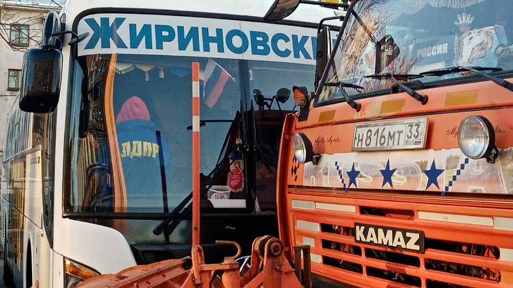 Мэрия Владимира про автобусы ЛДПР: их не блокировали, они сами помешали работе коммунальных служб