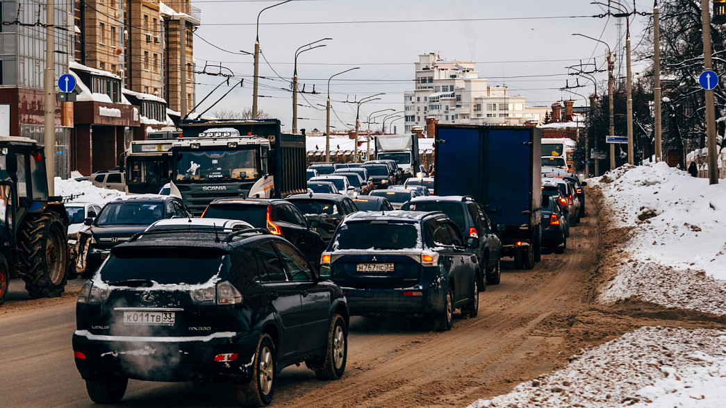Реконструкцию канализации на Садовой площади города Владимира, из-за которой образуются транспортные заторы, обещают завершить до конца января
