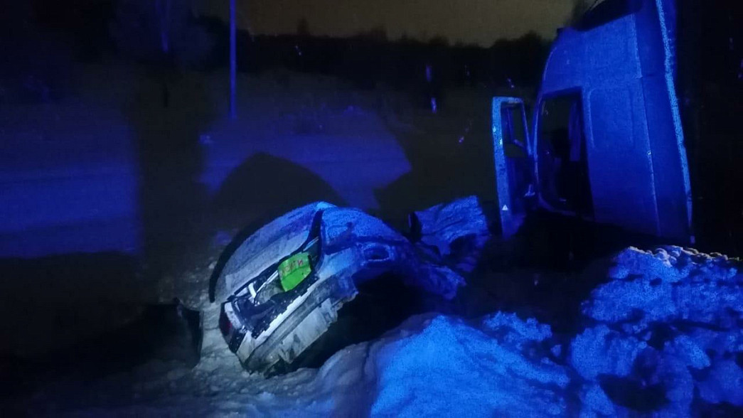 В Александровском районе в лобовом столкновении с грузовиком погиб водитель легкового автомобиля