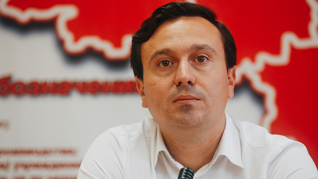 Лидер владимирских коммунистов Антон Сидорко требует отменить трехдневное голосование на выборах губернатора. Кандидаты от других партий его не поддержали