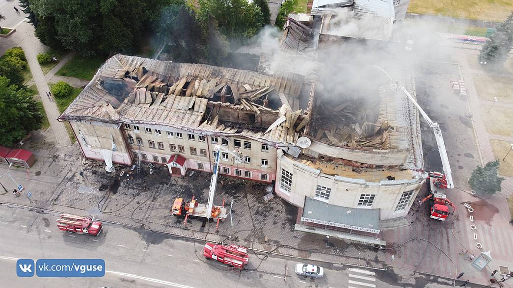 В Гусь-Хрустальном вторые сутки не могут завершить ликвидацию последствий пожара в Центре культуры