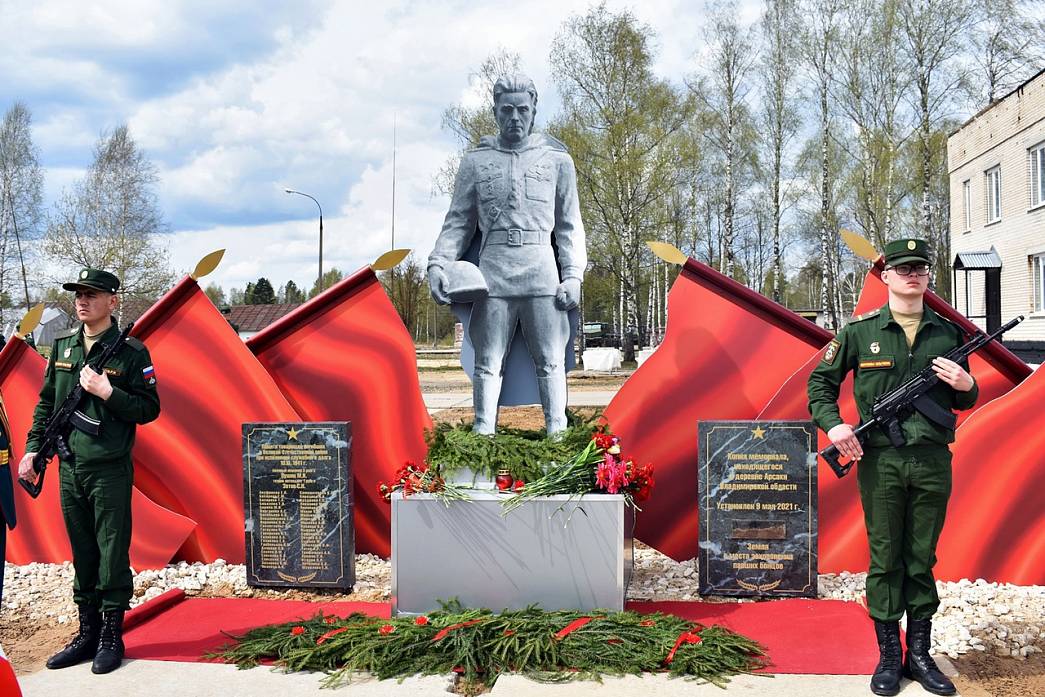 Копию военного мемориала в Арсаках Александровского района открыли в поселке Добрятино Гусь-Хрустального района