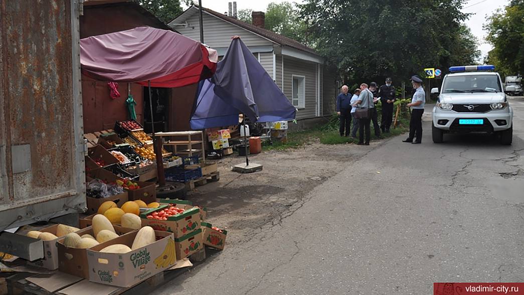Власти Владимира продолжили расчистку улицу Сакко и Ванцетти от незаконной торговли овощами и фруктами