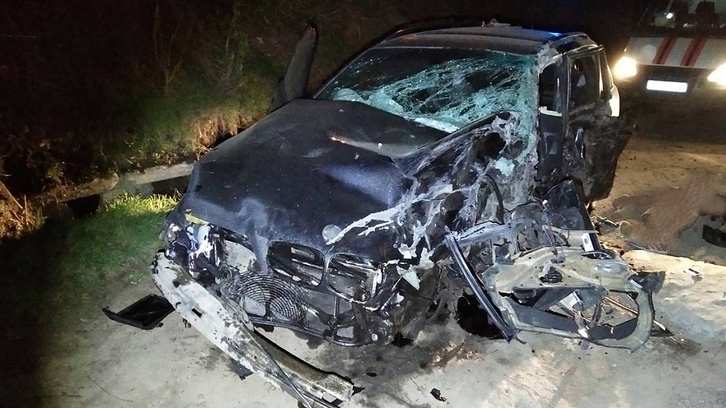 Смертельная авария на М-7 в черте Владимира: мужчина, управлявший BMW, улетел с трассы и врезался в гаражи