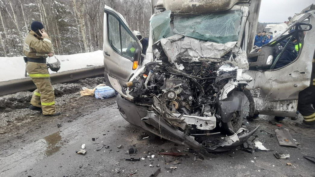 В аварии с участием двух грузовиков на Южном объезде города Владимира погиб водитель фургона