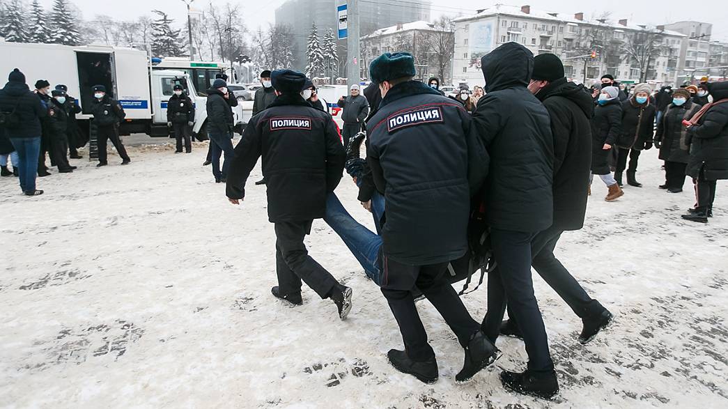 Два штрафа, один арест: во Владимире продолжились суды над задержанными участниками несанкционированной акции в поддержку Алексея Навального