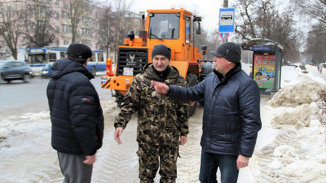 «Навести порядок будет непросто, но начало положено»: владимирский мэр Дмитрий Наумов снова посмотрел, как город чистят от снега и наледи