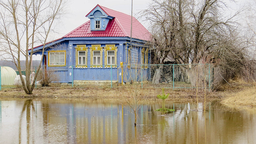 Во Владимирской области «большая вода» уходит с дачных участков и мостов, но подтапливает новые дороги