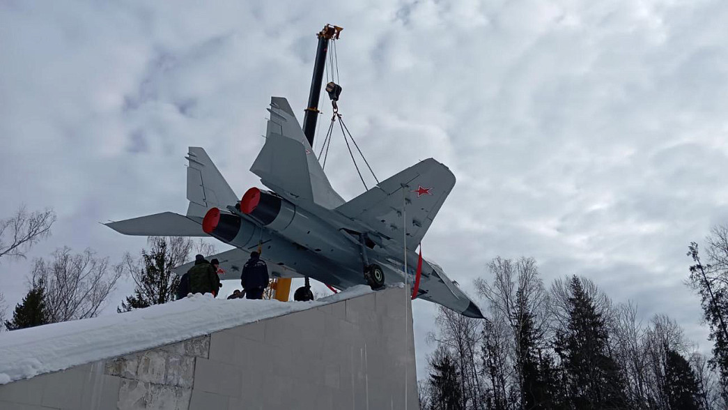 На месте гибели Юрия Гагарина под Киржачом на постамент установили истребитель МиГ-29