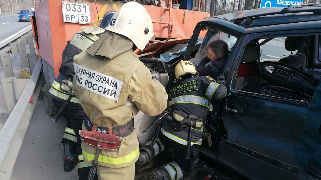 На М-7 перед Покровом произошла авария с участием техники дорожников, мывших осевой разделитель