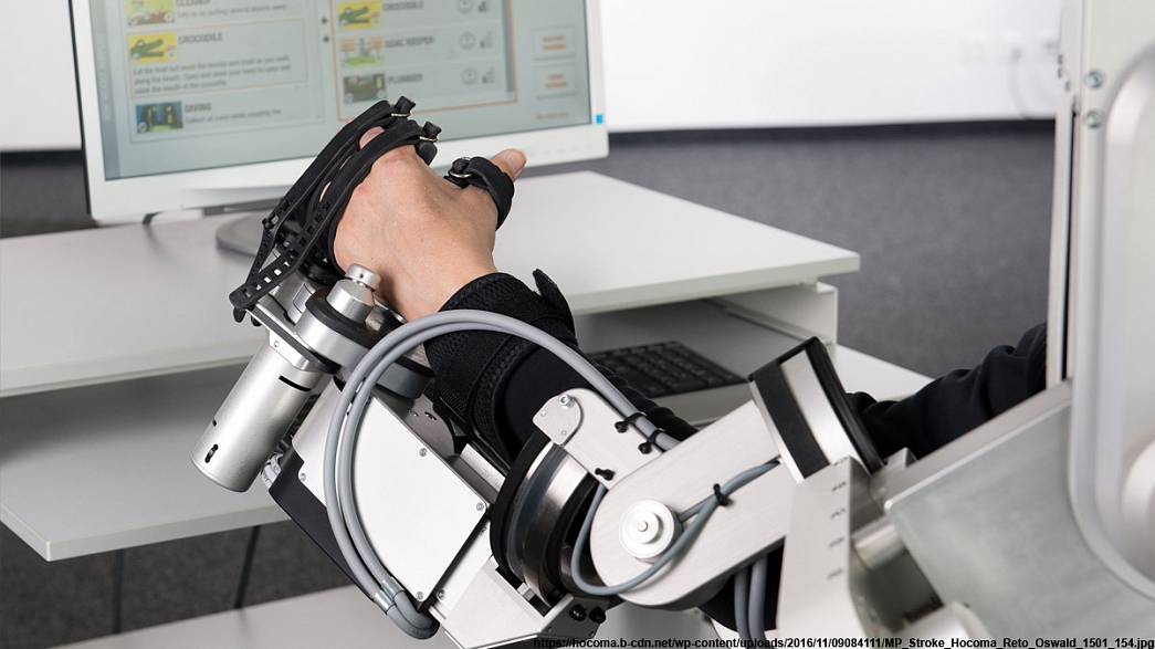 В сосудистом центре ОКБ начали использовать роботизированные тренажеры для пациентов, перенесших инсульт