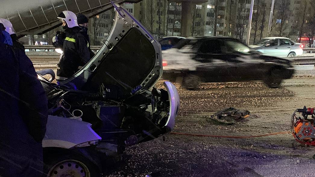 На Пекинке возле микрорайона Веризино в результате автомобильной аварии погиб водитель «Лады Калины»