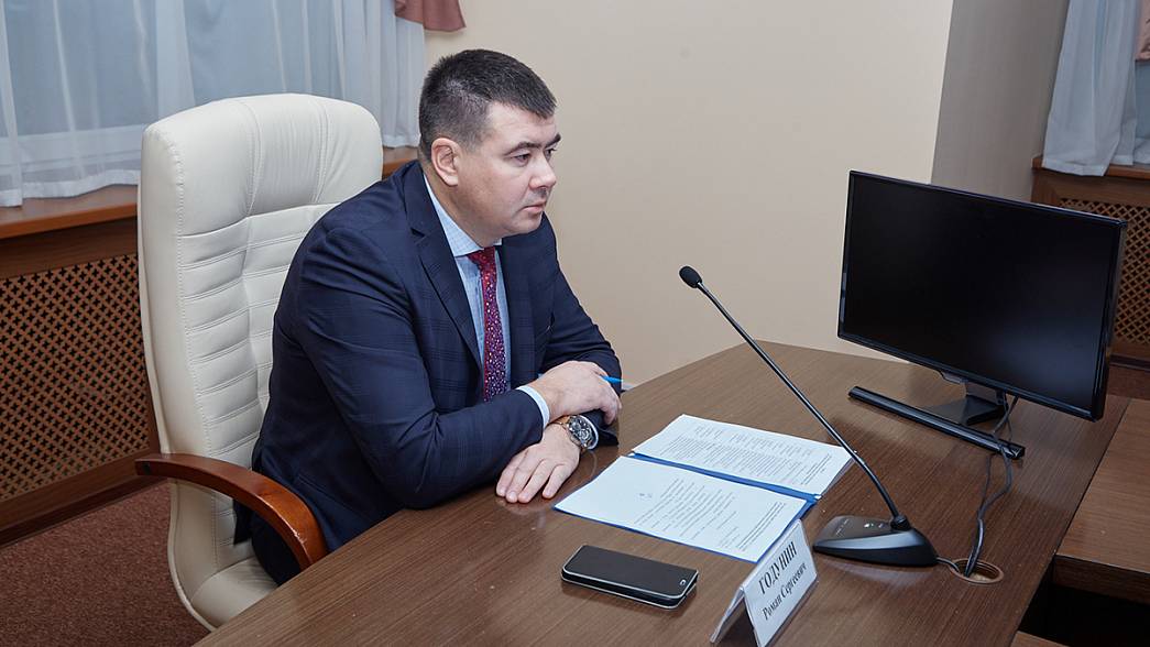 В Октябрьском суде началось, возможно, решающее заседание по иску уволенного вице-губернатора Романа Годунина