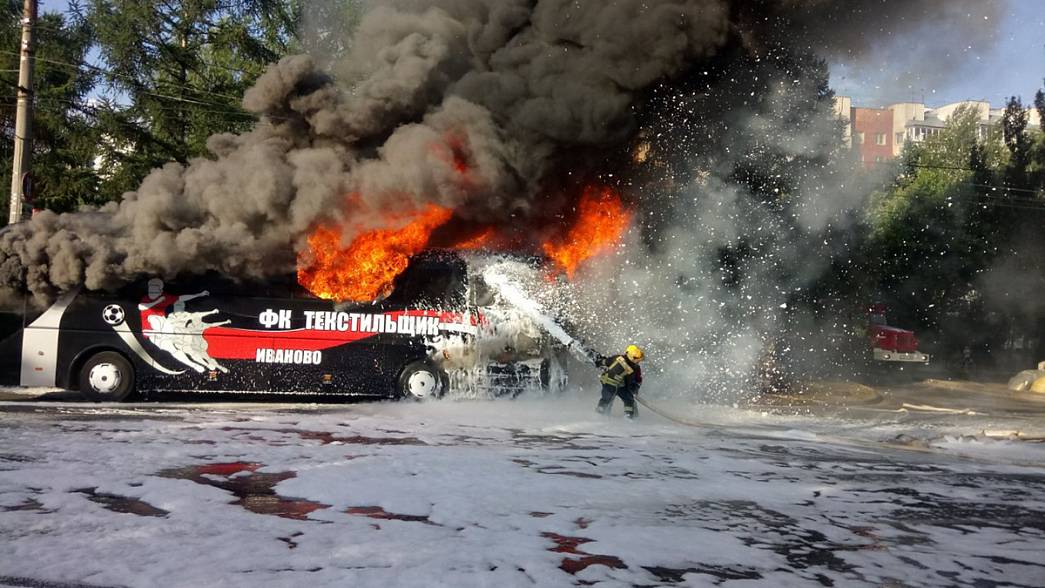 Во Владимире сгорел автобус футбольного клуба «Текстильщик» из Иваново. В нем ехали дети