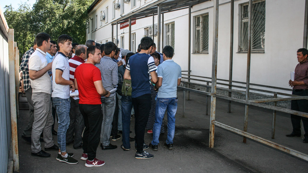 Прибывающих во Владимирскую область иностранцев заставили сдавать тест на  COVID-19