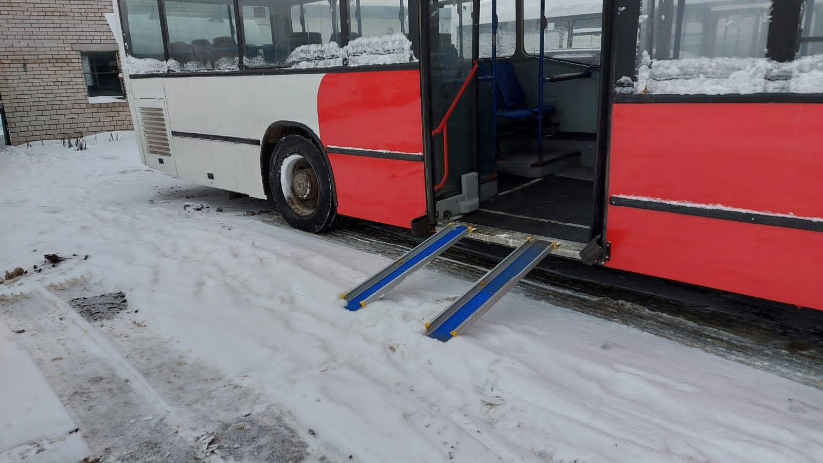 Владимирского перевозчика заставили оборудовать автобусы подьемниками |  04.12.2023 | Владимир - БезФормата