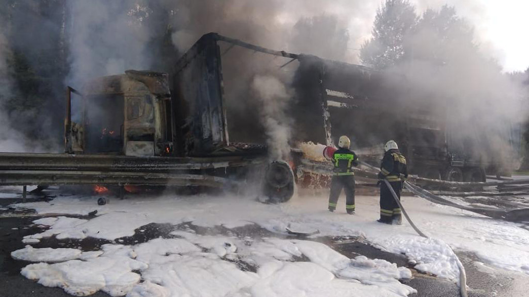 На владимирских дорогах произошло сразу несколько серьезных аварий, сопровождавшихся возгоранием автомобилей. Есть погибшие