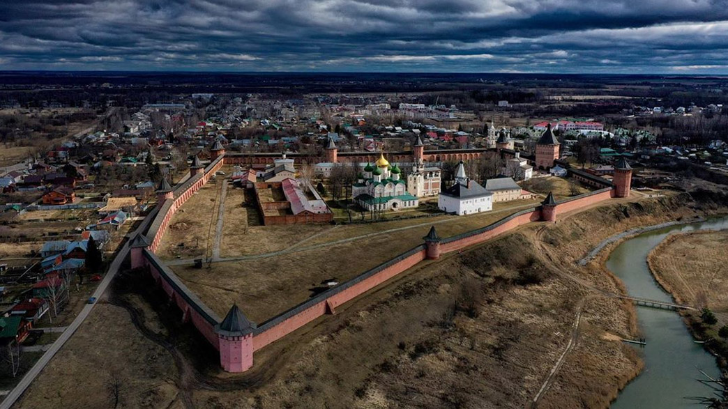 Гостиницы в главных туристических городах Владимирской области опустели еще до их официального закрытия