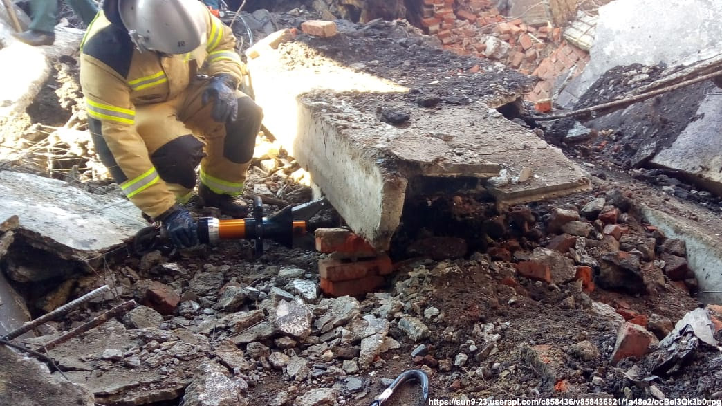 Жителя Владимирской области насмерть придавило бетонной плитой на заброшенной производственной площадке