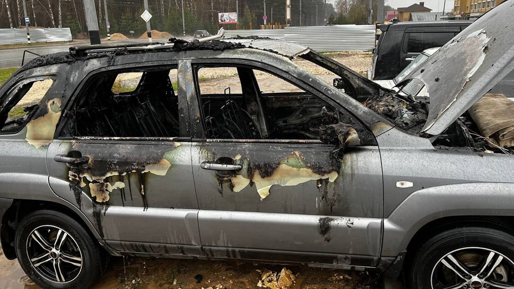 Хотел поджечь машину бывшей жены, но спалил еще и автомобиль соседа