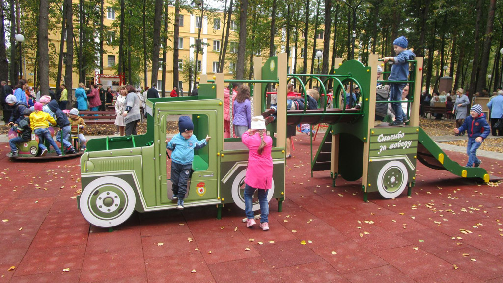 В Собинском районе на детских площадках по решению суда оборудуют противоударное покрытие