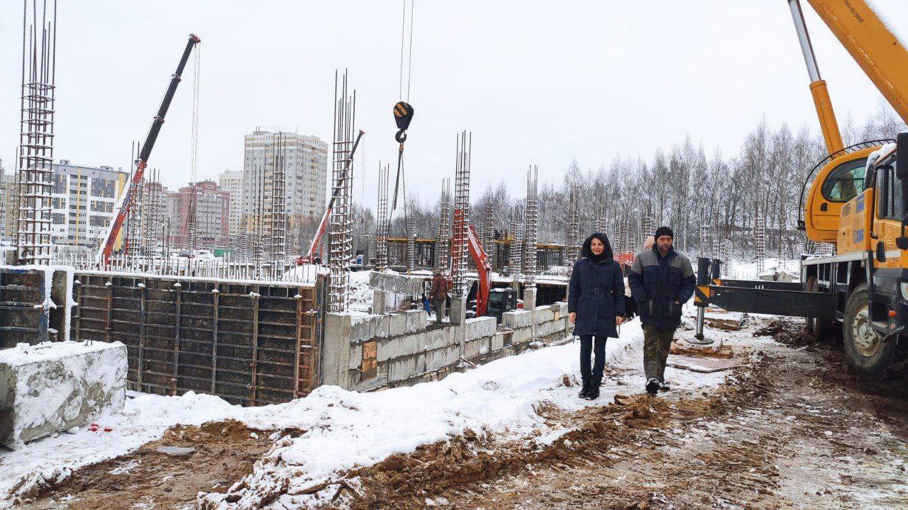 Власти Владимира проинспектировали строительство школы в микрорайоне  Веризино - новости Владимирской области