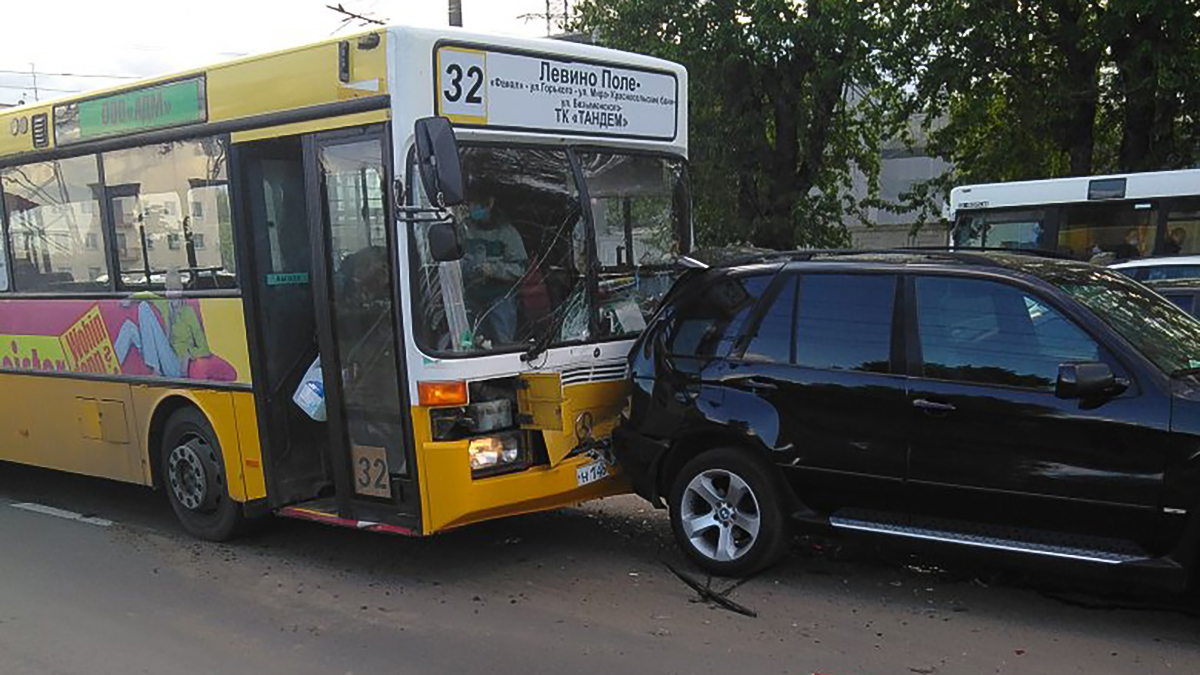 АДМ заплатит водителю БМВ Х5 за аварию с автобусом, у которого были  неисправные тормоза - новости Владимирской области