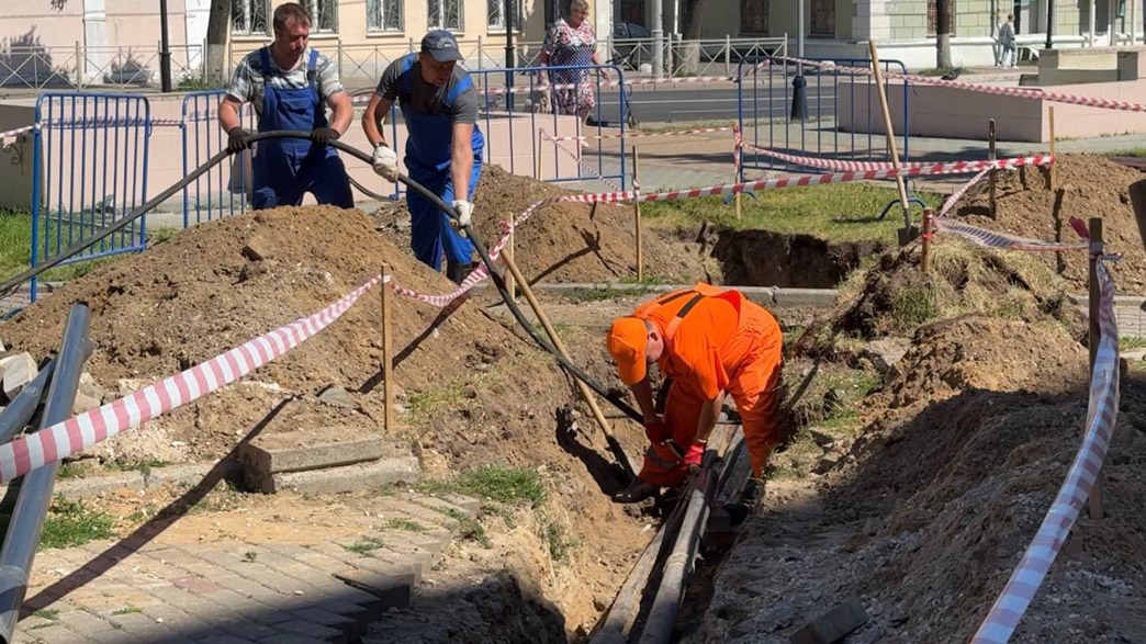 Во Владимире на Вокзальном спуске ремонтируют фонтан