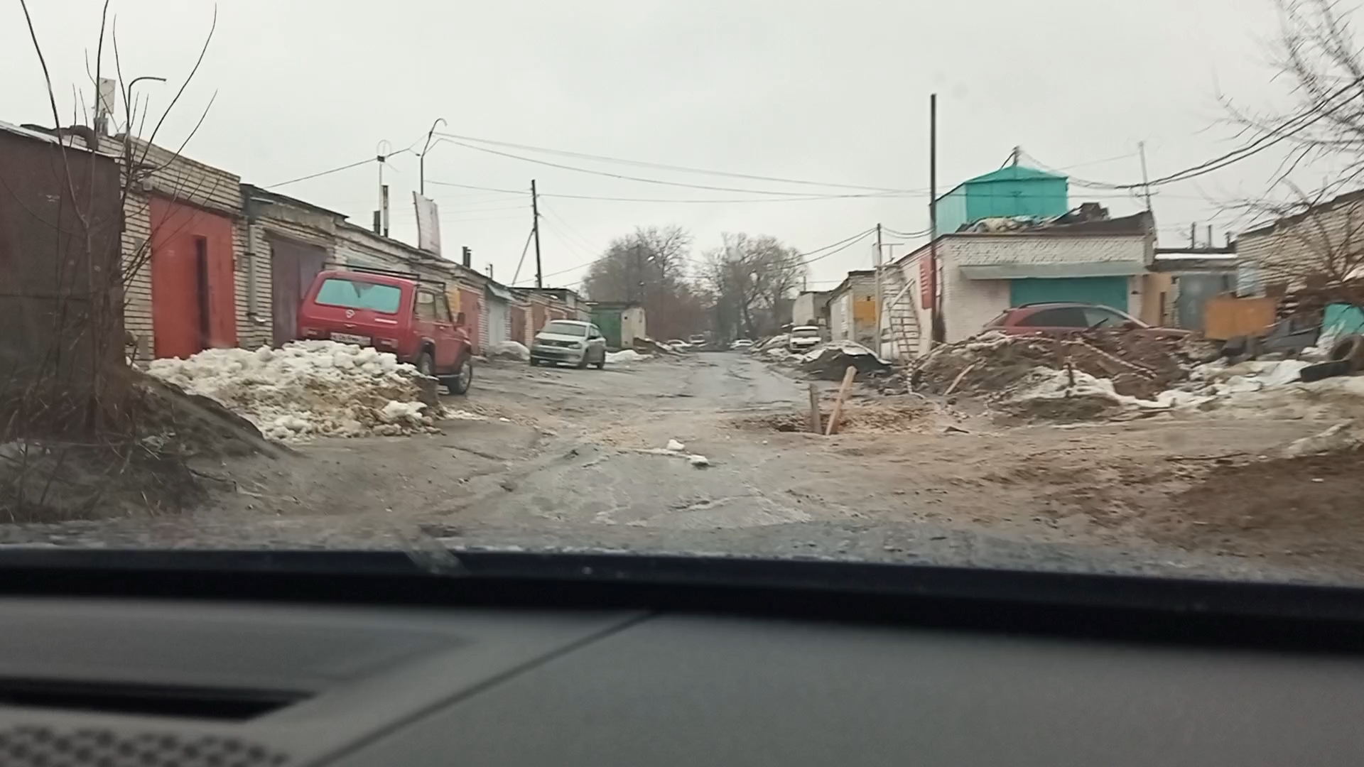 Как проехать по разбитой Красносельской улице и не остаться без машины