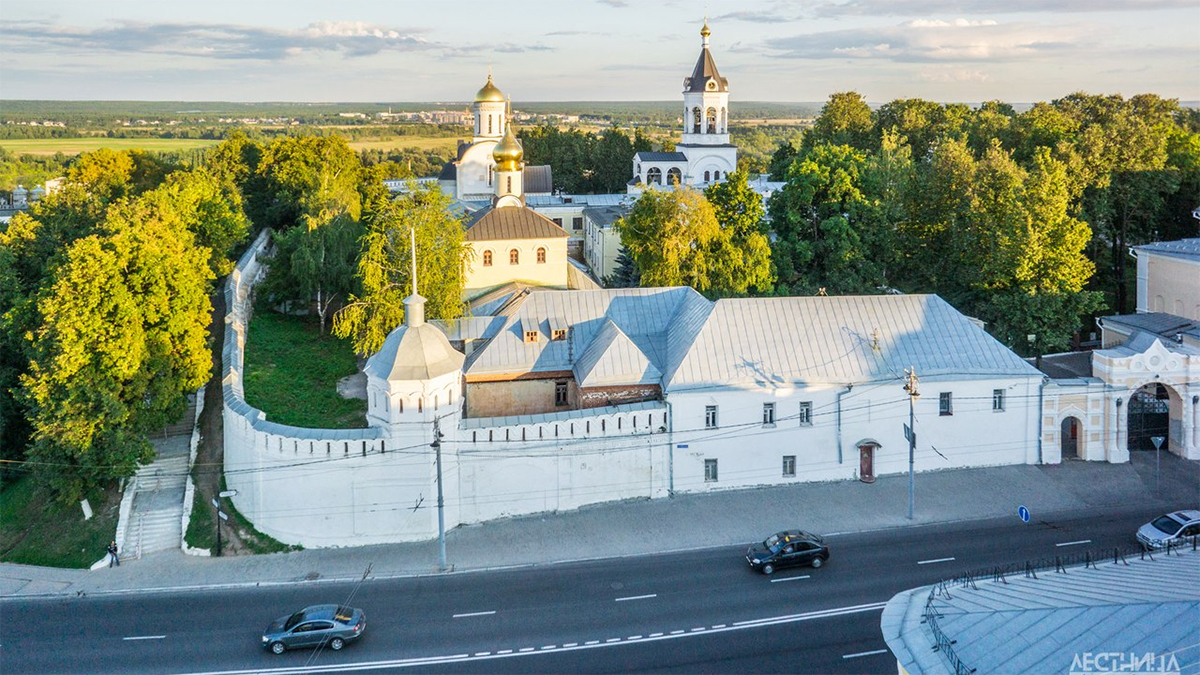 Стены Богородице - Рождественского монастыря во Владимире отреставрируют