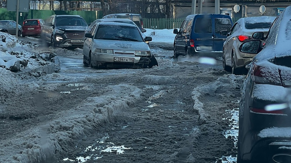Власти Владимира призывают горожан сообщать о ямах на дорогах