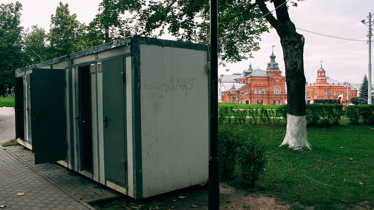 В историческом центре города Владимира бесплатные общественные туалеты,  которые обслуживает МУП «Водоканал», отпугивают горожан и туристов грязью и  запахом - новости Владимирской области