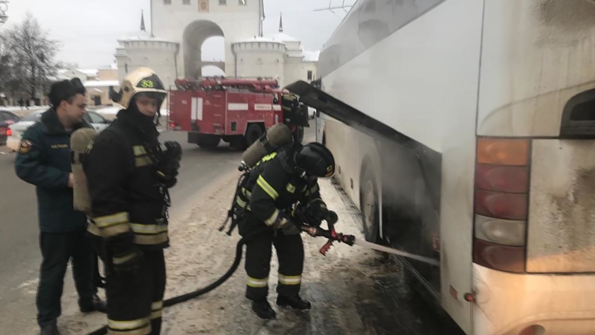 В центре Владимира загорелся туристический автобус