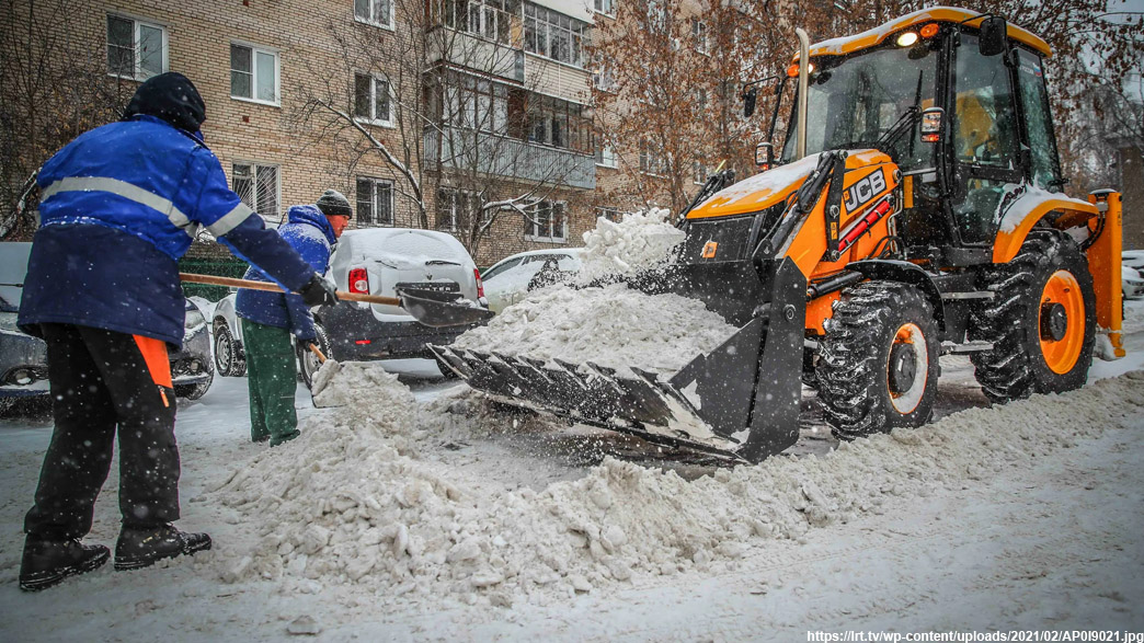 Прокуратура недовольна тем, как управляющая компания убирает снег у домов в самом центре Киржача