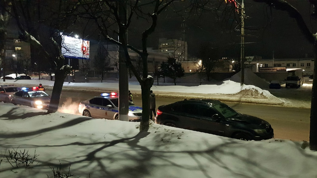 Смертельная авария возле пешеходного перехода в юго-западном районе Владимира: под колесами BMW X6 погибла 41-летняя женщина