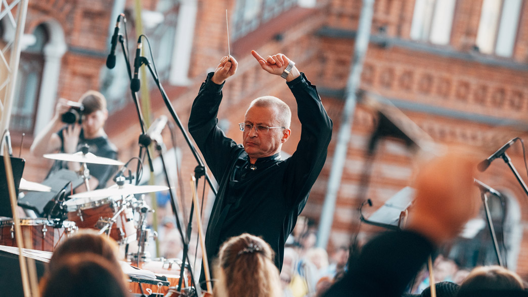 Главный дирижёр Владимирского губернаторского симфонического оркестра Артём Маркин стал Заслуженным артистом России