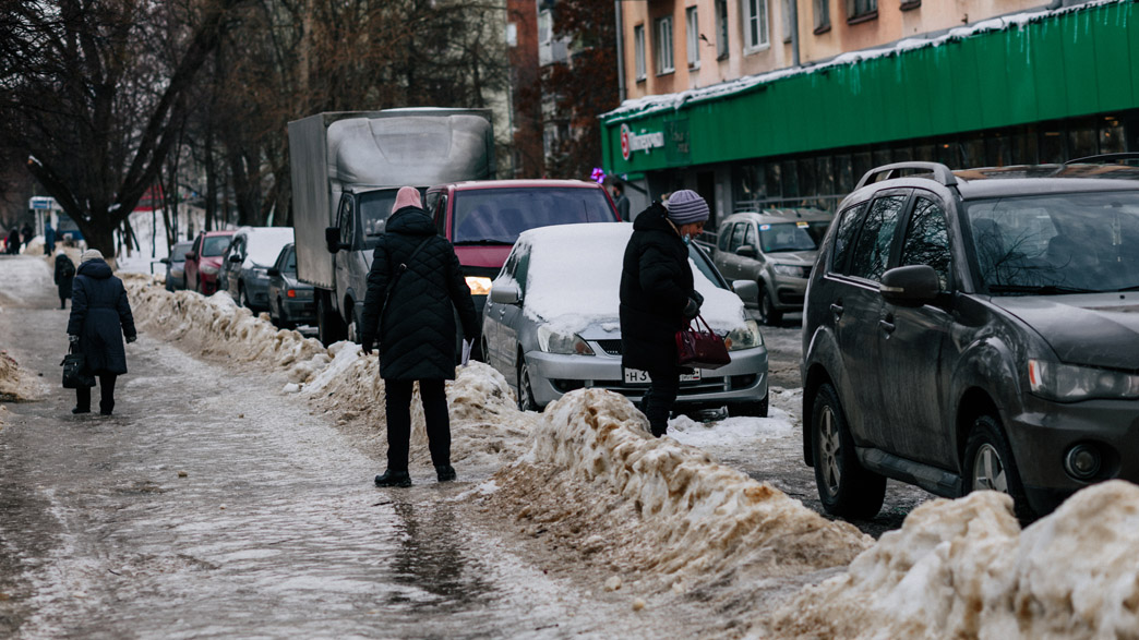 Мэрия города Владимира высказала претензии к качеству уборки льда и снега возле магазинов и торговых центров