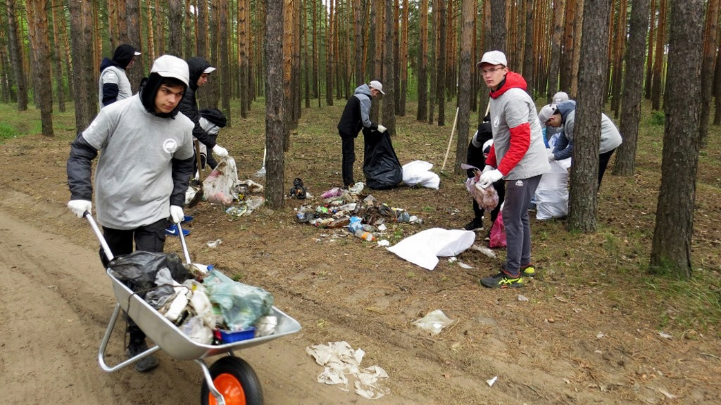 Волонтеры очистили от мусора берега Улыбышевских карьеров