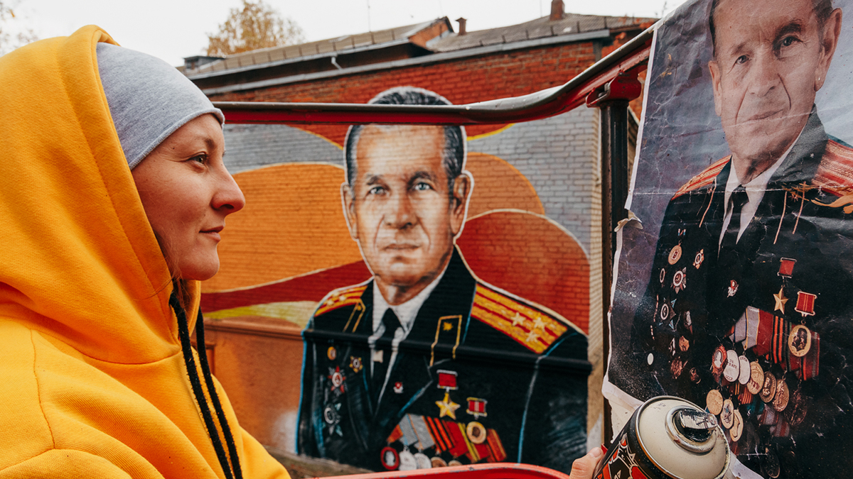 Память о Герое Советского Союза Иване Гусеве увековечили в граффити
